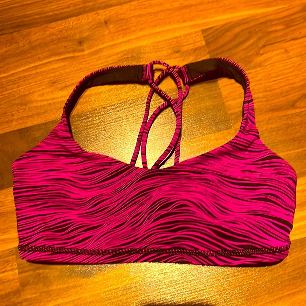 Lululemon sports bra size 4 - Picture 2 of 2